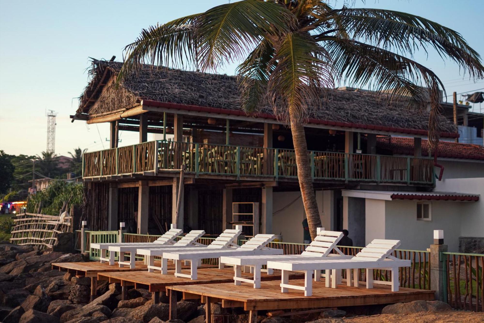Manta Beach Resort & Ayurvedic Wellness Centre Boossa ภายนอก รูปภาพ